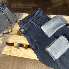 Calça Jeans Peluciada com Elastano + Meia Térmica Grátis